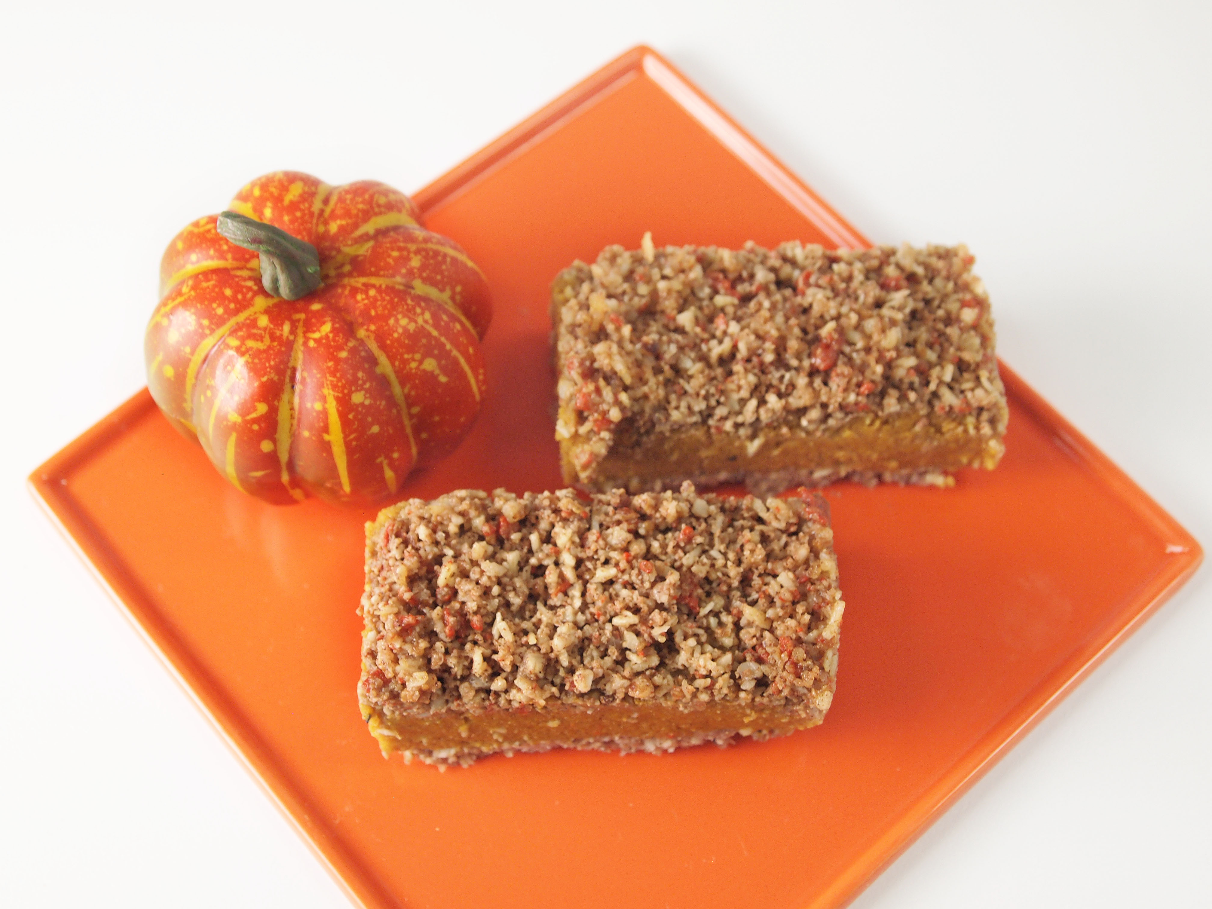 Holiday Recipe: Raw Chai Spiced Pumpkin Bars | DeliverLean